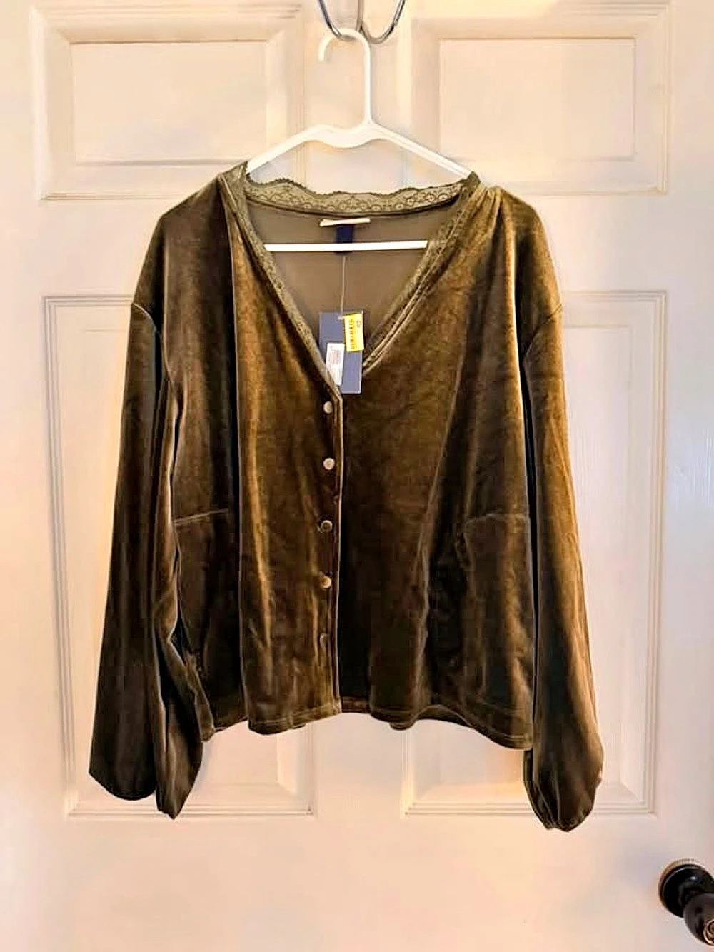 Universal Thread Velvet Lace Trim Blouse in Olive Green Size Medium NWT